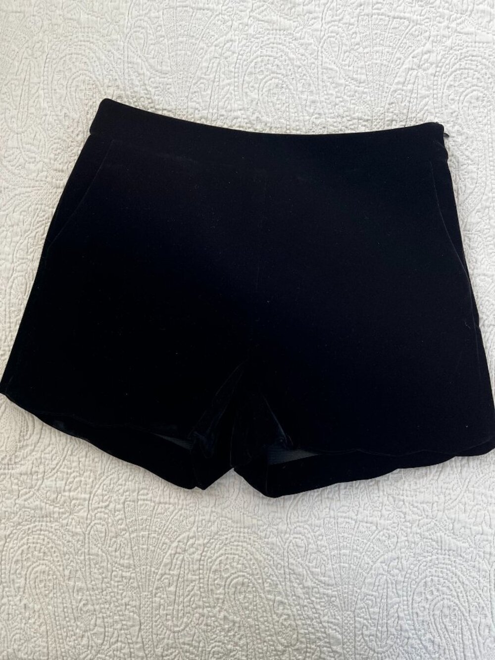 Very J Black Velvet Tailored Shorts Size Small